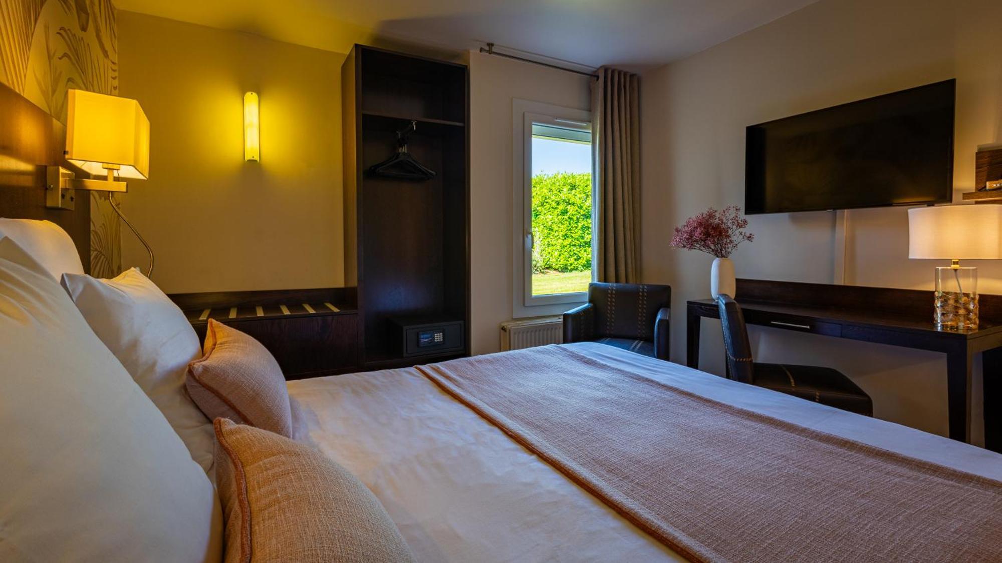 Logis Hostellerie D'Aussois Семюр-ан-Оксуа Екстериор снимка